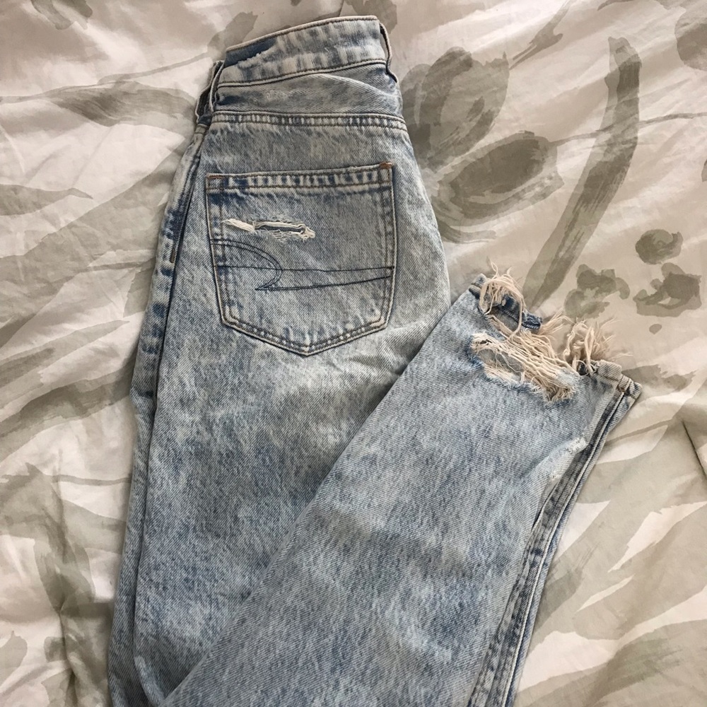 AE Ripped Boyfriend jeans